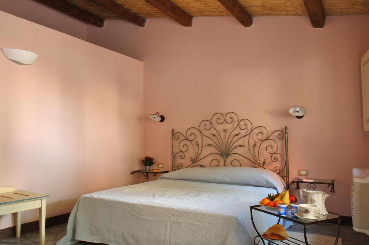 Hotel Villa Gli Asfodeli Tresnuraghes ภายนอก รูปภาพ