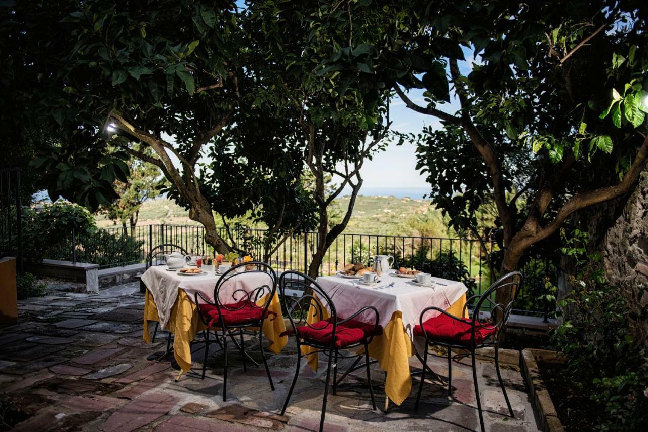Hotel Villa Gli Asfodeli Tresnuraghes ภายนอก รูปภาพ